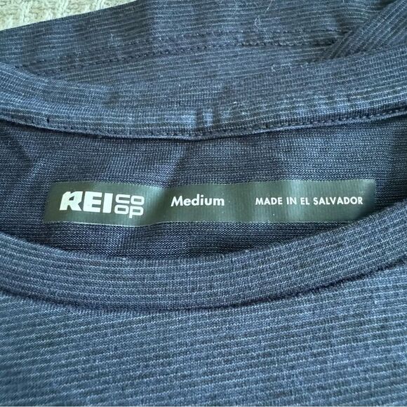 REI Active Pursuit T-Shirt - Size Medium - Picture 4 of 5